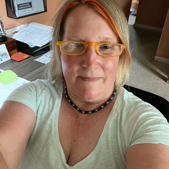 Meet your Posher, Tracie - Picture 2 of 3